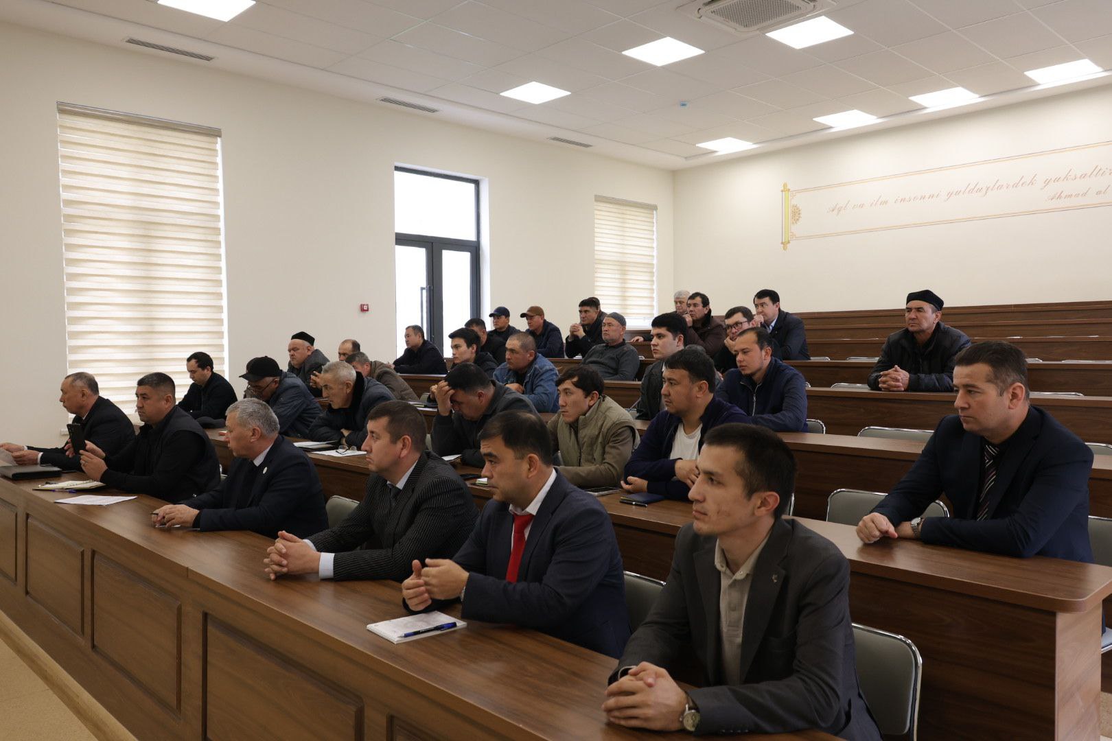 На данный момент в Ташкентском государственном аграрном университете стартовали 36-часовые тренинги для фермеров Ташкентской области, специализирующихся на выращивании риса.