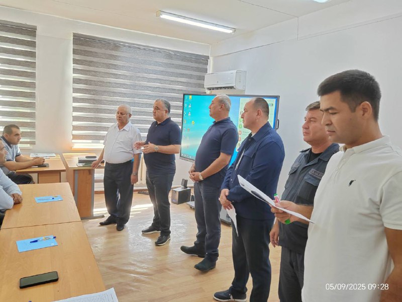 Paxta terimiga tayyorgarlik: Navoiyda mexanizatorlar uchun seminar o‘tkazildi