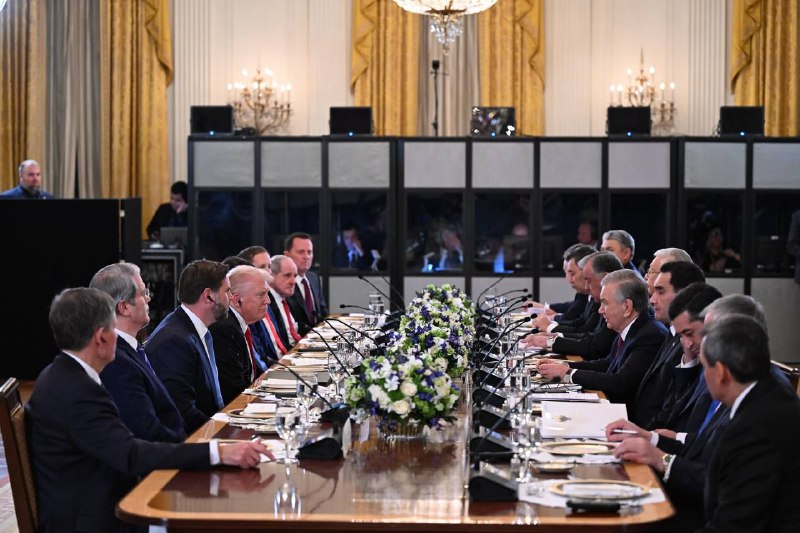 Prezident Shavkat Mirziyoyev "C5+1" sammitida O‘zbekistonda Donald Trampni "tinchlik prezidenti" deb atashlarini ta’kidlab, bu bilan AQSH Prezidentining sakkizta harbiy mojaroni to‘xtatishga qo‘shgan…