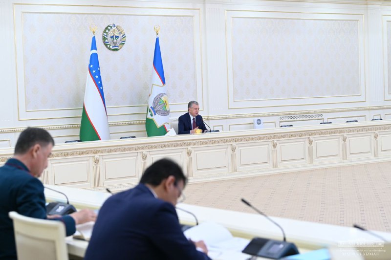 Президент Шавкат Мирзиёев раислигида асосий озиқ-овқат маҳсулотлари нархлари барқарорлигини таъминлаш ва захирасини яратиш масалалари юзасидан видеоселектор йиғилиши бошланди.