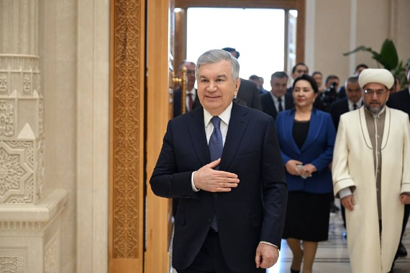 Prezident Shavkat Mirziyoyev Islom sivilizatsiyasi markazida yaratilgan sharoitlar va eng noyob eksponatlar bilan tanishdi.