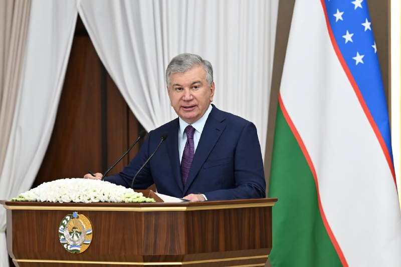 Prezident Shavkat Mirziyoyev qora metallurgiya sanoatini yangi bosqichga olib chiqish bo‘yicha ustuvor vazifalar yuzasidan yig‘ilish o‘tkazmoqda.