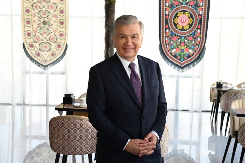 Prezident Shavkat Mirziyoyev Oʻrta Chirchiq tumanidagi Qorasuv kanali boʻyida amalga oshirilgan bunyodkorlik ishlarini koʻzdan kechirdi.