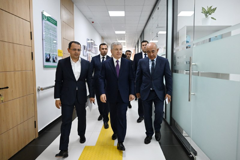 Davlatimiz rahbari Nurafshon shahrida Ijtimoiy himoya milliy agentligining yangi barpo etilgan Ijtimoiy himoya majmuasida yaratilgan sharoitlar bilan tanishdi.