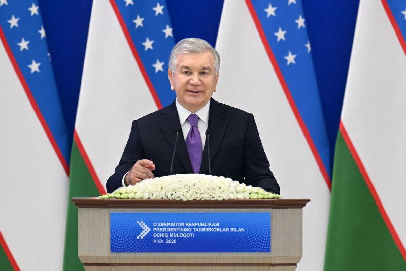 Prezident Shavkat Mirziyoyev Xorazmda tadbirkorlar bilan ochiq muloqot o‘tkazmoqda. Bugungi anjumanda ilk bor tuman studiyalaridan ham 25 mingga yaqin tadbirkor ishtirok etmoqda.