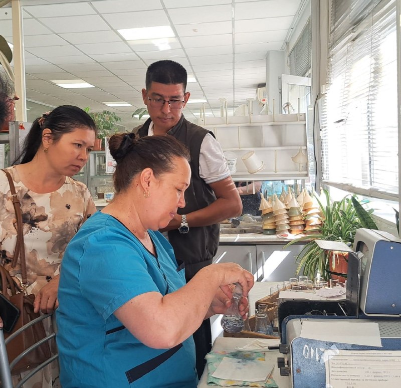 Ko‘chma mashg‘ulotlar ishtirokchilari laboratoriyaga tashrif buyurdi