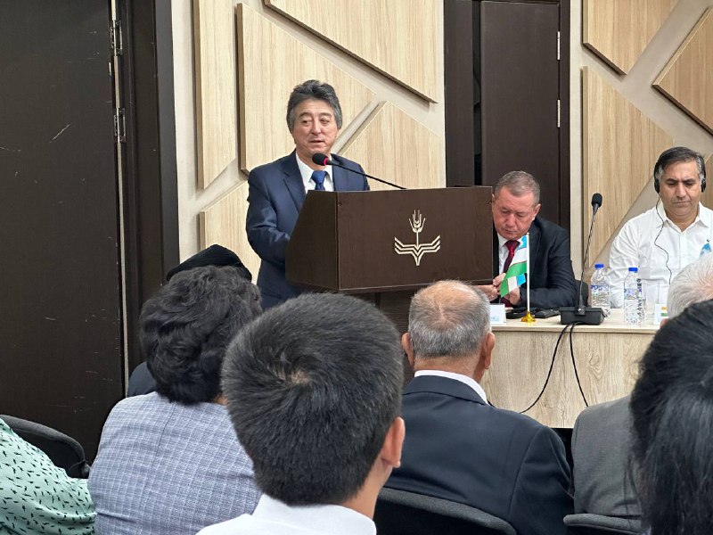 Ayni daqiqalarda poytaxtimizdagi “Shodlik” mehmonxonasida “Sholi va dukkakli ekinlarni yetishtirishning zamonaviy usullari va resurs tejovchi texnologiyalardan foydalanish istiqbollari” mavzusidagi…