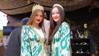 PARKENT TUMANINING ZARKENT QISHLOG‘IDA "UZUM SAYLI VA XALQARO VINOCHILIK FESTIVALI" QIZGʻIN PALLADA