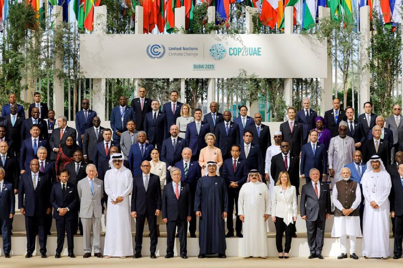 Prezident Shavkat Mirziyoyev Dubay shahrida o‘tayotgan BMTning Iqlim o‘zgarishi bo‘yicha 28-konferensiyasi ishtirokchilari bilan birgalikda suratga tushdi hamda yetakchilar bilan global sammit…