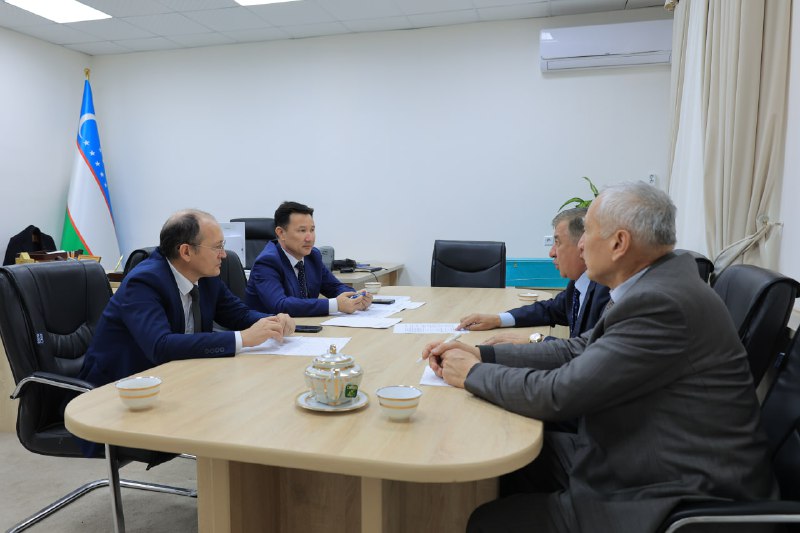 Bugun, 7-dekabr sanasida Milliy markaz Bosh direktori Shuhrat Otajonov Paxta selektsiyasi, urug'chiligi va agrotexnologiyalari ilmiy-tadqiqot instituti direktori A'zam Ravshanov bilan "Paxtachilikda…