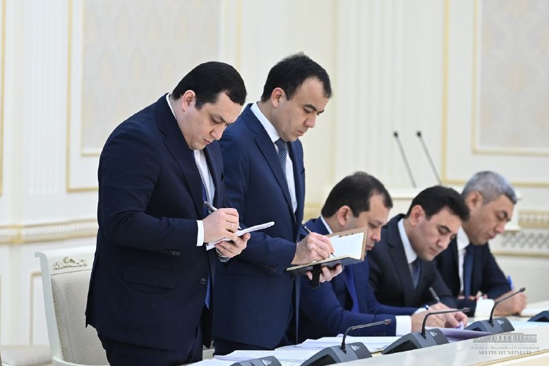 Yig‘ilishda o‘g‘it sifati va ustamasi bo‘yicha ayrim tumanlarda e’tirozlar bo‘layotganiga to‘xtalib o‘tildi.