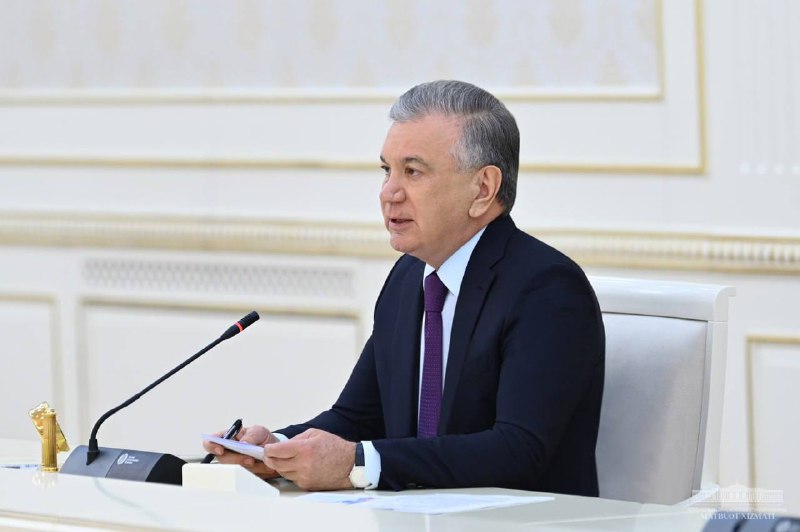 Aholiga bo‘lib berilgan yer maydonlari hamda tomorqa yerlariga sanoat va kooperatsiyani keng olib kirib, qo‘shimcha 1 milliard dollarlik mahsulot yetishtirish mumkinligi qayd etildi.