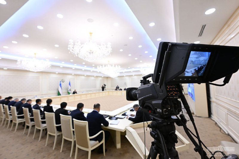 Йиғилишда “Мурувват” уйлари ва Ижтимоий қўллаб-қувватлаш марказларида ижтимоий хизматларни мобил ва кундузги қатнов шаклида кўрсатишни йўлга қўйиш топширилди.