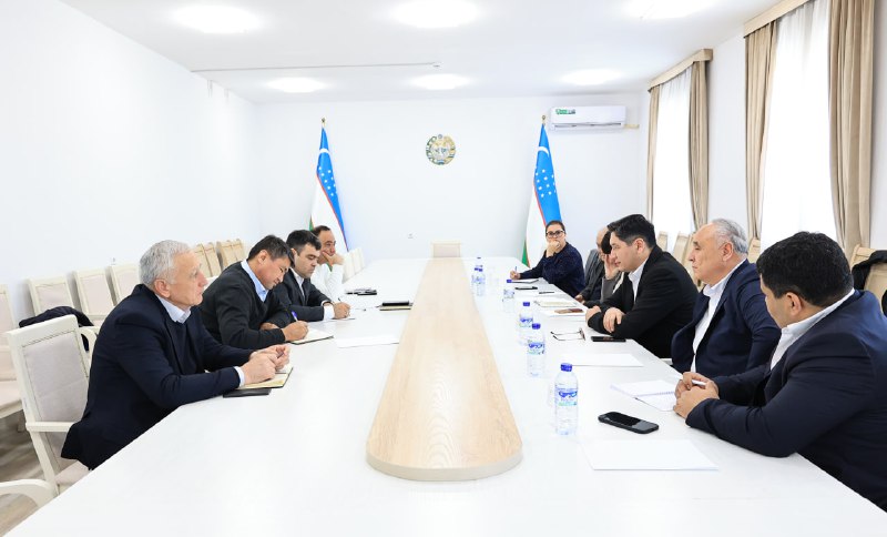 Birlashgan millatlar tashkilotining Oziq ovqat va qishloq xo'jaligi masalalari tashkiloti (FAO) vakillari Milliy markazda