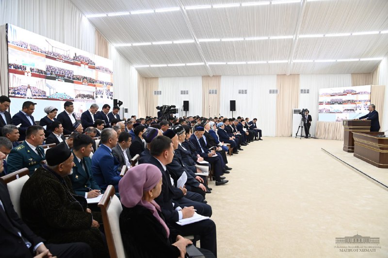 Сайхунободнинг 19 километр ҳудудидан Сирдарё оқиб ўтгани учун, “сув текин” деган тушунча ўрнашиб қолган.