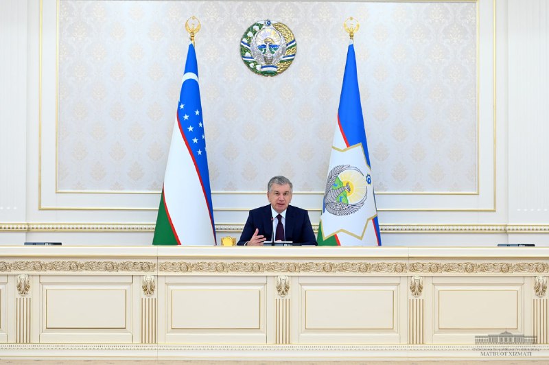 Президент раислигида хизматлар соҳасида амалга оширилаётган ишлар, йил якунига қадар режалар муҳокамасига бағишланган йиғилиш бошланди.