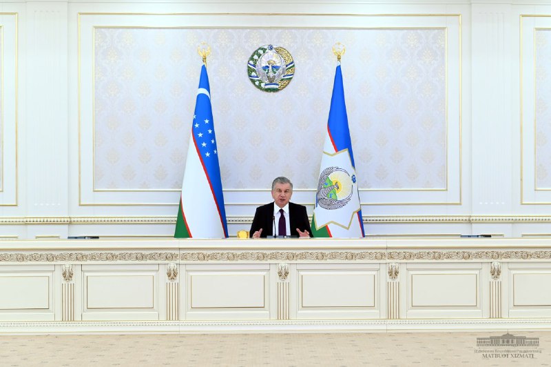 Президент раислигида видеоселектор йиғилиши бошланди. Унда: