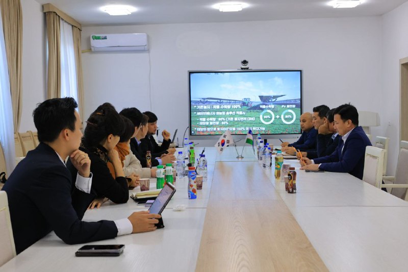 KOREYANING "ROAD GLASS" KOMPANIYASI VAKILLARI MILLIY MARKAZDA
