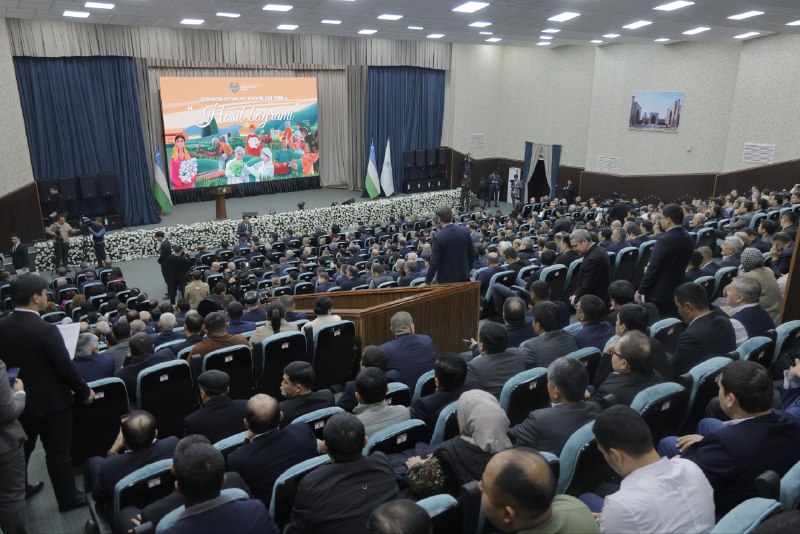 Ayni paytda Toshkent davlat agrar universiteti foyesida “O‘zbekiston Respublikasi qishloq xo‘jaligi xodimlari kuni – “Hosil bayrami” va "Konstitutsiya kuni" munosabati bilan tashkil etilgan bayram…